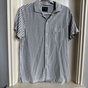 Abercrombie & Fitch White and Black Stripes Pocket Short Sleeve Shirt Size Small